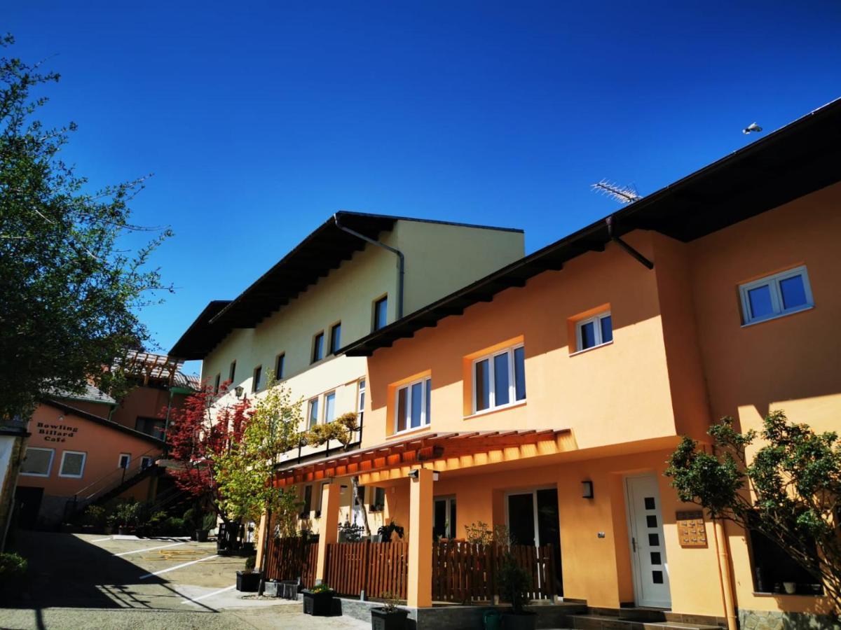 Hotel Goldene Krone Mistelbach Exterior foto